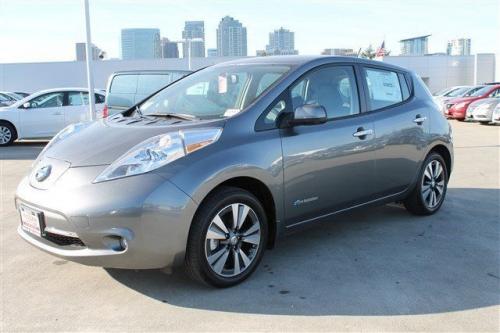 Photo of a 2014-2017 Nissan Leaf in Gun Metallic (paint color code KAD)