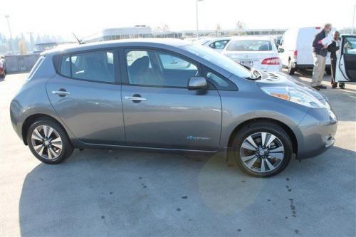 Photo of a 2014-2017 Nissan Leaf in Gun Metallic (paint color code KAD)