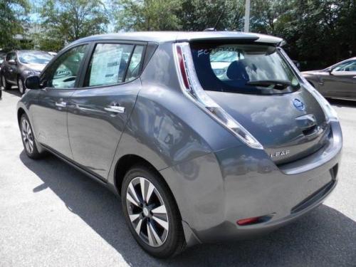 Photo of a 2014-2017 Nissan Leaf in Gun Metallic (paint color code KAD)