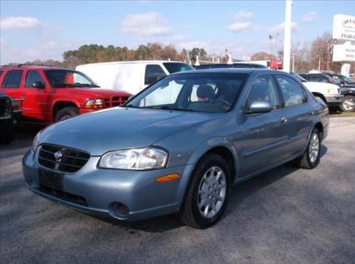 Photo of a 2000-2001 Nissan Maxima in Satin Blue Pearl (paint color code BV3)