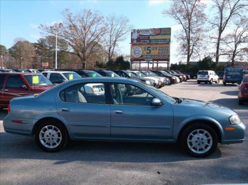 Photo of a 2000-2001 Nissan Maxima in Satin Blue Pearl (paint color code BV3)