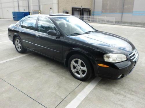 Photo of a 2000-2003 Nissan Maxima in Super Black (paint color code KH3)