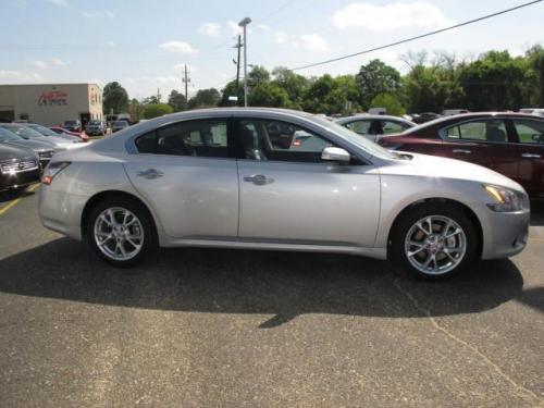 Photo of a 2011-2014 Nissan Maxima in Brilliant Silver (paint color code K23)