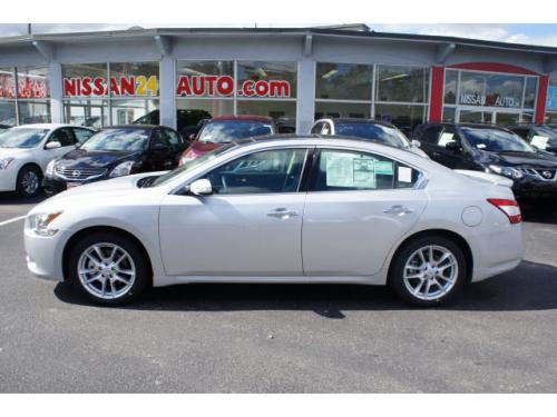 Photo of a 2011-2014 Nissan Maxima in Brilliant Silver (paint color code K23)