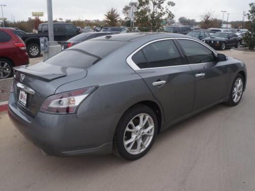 Photo of a 2014 Nissan Maxima in Gun Metallic (paint color code KAD)