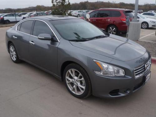 Photo of a 2014 Nissan Maxima in Gun Metallic (paint color code KAD)