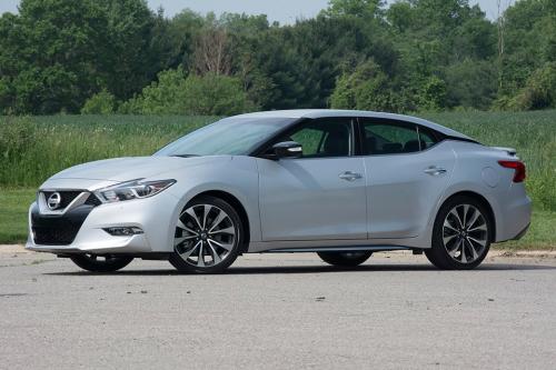 Photo of a 2016-2023 Nissan Maxima in Brilliant Silver Metallic (paint color code K23)