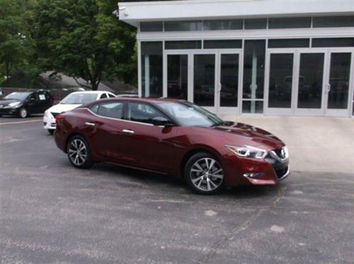 Photo of a 2016-2017 Nissan Maxima in Coulis Red (paint color code NAW)