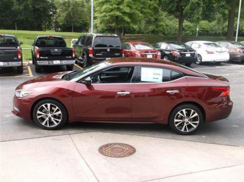 Photo of a 2016-2017 Nissan Maxima in Coulis Red (paint color code NAW)