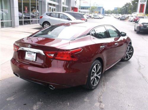 Photo of a 2016-2017 Nissan Maxima in Coulis Red (paint color code NAW)