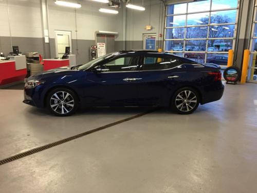 Photo of a 2016-2023 Nissan Maxima in Deep Blue Pearl (paint color code RAY)