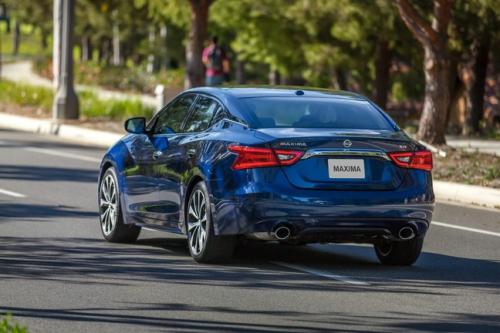 Photo of a 2016-2023 Nissan Maxima in Deep Blue Pearl (paint color code RAY)