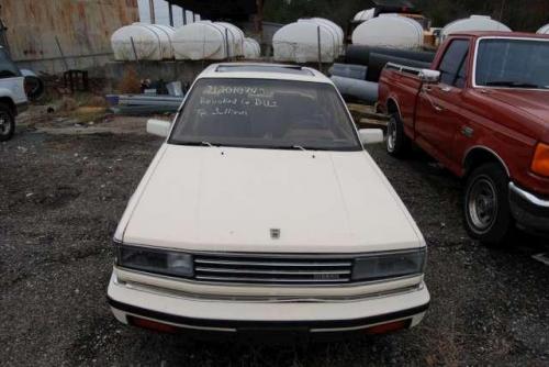 Photo of a 1985-1986 Nissan Maxima in Mint White (paint color code 002)