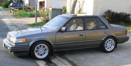 Photo of a 1987-1988 Nissan Maxima in Dark Pewter (paint color code 418)