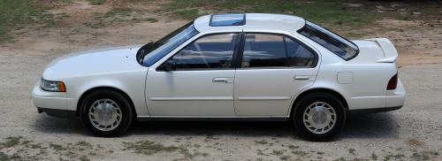 Photo of a 1989-1994 Nissan Maxima in Satin White Pearlglow (paint color code CH0)