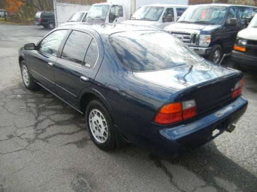 Photo of a 1995 Nissan Maxima in Deep Blue Pearl (paint color code BM1)