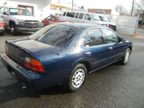 Photo of a 1995 Nissan Maxima in Deep Blue Pearl (paint color code BM1)