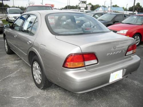 Photo of a 1998-1999 Nissan Maxima in Sterling Mist (paint color code KT3)