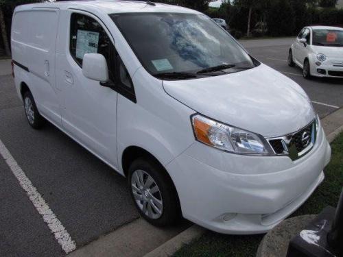 Photo of a 2013-2021 Nissan NV200 in Fresh Powder (paint color code QM1)