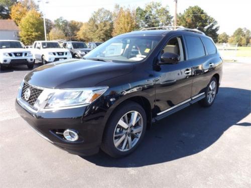 Photo of a 2013-2014 Nissan Pathfinder in Super Black (paint color code KH3)