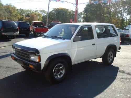 Photo of a 1989-1995 Nissan Pathfinder in Vail White (paint color code 531)