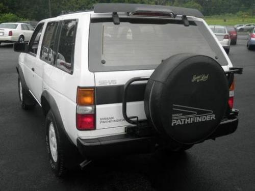 Photo of a 1989-1995 Nissan Pathfinder in Vail White (paint color code 531)