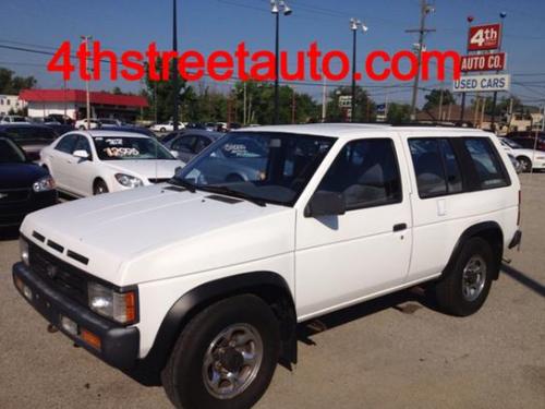 Photo of a 1989-1995 Nissan Pathfinder in Vail White (paint color code 531)