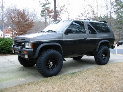 Photo of a 1988 Nissan Pathfinder in Dark Gray Metallic on Thunder Black (paint color code 634)