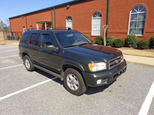 Photo of a 1999-2000 Nissan Pathfinder in Sequoia Green Metallic (paint color code JV0)