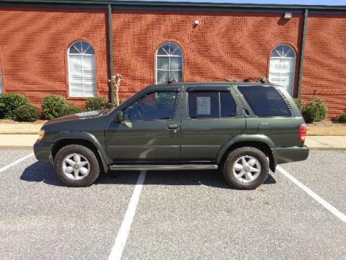 Photo of a 1999-2000 Nissan Pathfinder in Sequoia Green Metallic (paint color code JV0)