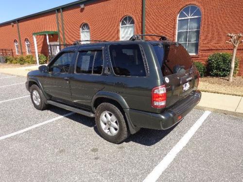 Photo of a 1999-2000 Nissan Pathfinder in Sequoia Green Metallic (paint color code JV0)