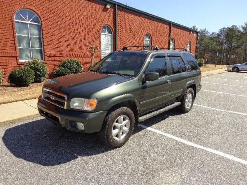 Photo of a 1999-2000 Nissan Pathfinder in Sequoia Green Metallic (paint color code JV0)