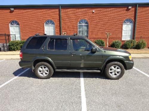 Photo of a 1999-2000 Nissan Pathfinder in Sequoia Green Metallic (paint color code JV0)