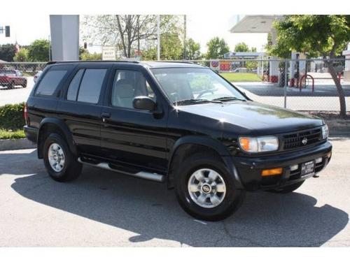 Photo of a 1996-2004 Nissan Pathfinder in Super Black (paint color code KH3)