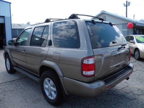 Photo of a 2001-2002 Nissan Pathfinder in Bronzed Gray (paint color code KX0)