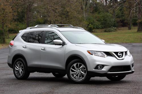 Photo of a 2014-2020 Nissan Rogue in Brilliant Silver Metallic (paint color code K23)