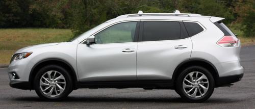 Photo of a 2014-2020 Nissan Rogue in Brilliant Silver Metallic (paint color code K23)