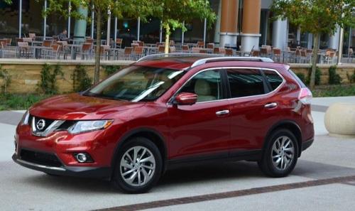 Photo of a 2014-2016 Nissan Rogue in Cayenne Red (paint color code NAH)