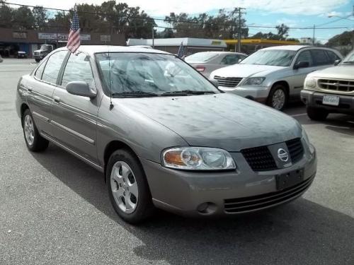 Photo of a 2004-2006 Nissan Sentra in Bronze Shimmer (paint color code C14)