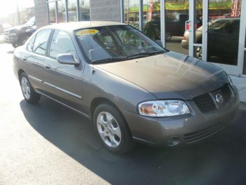 Photo of a 2004-2006 Nissan Sentra in Bronze Shimmer (paint color code C14)