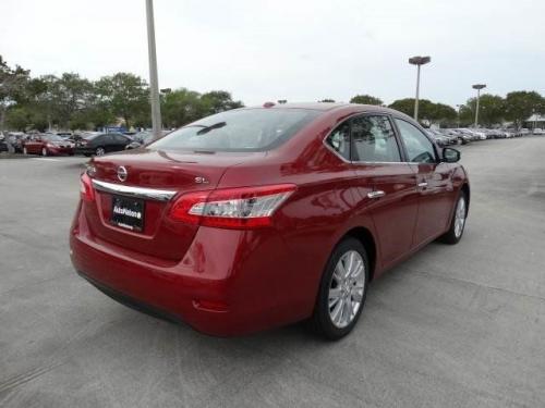 Photo of a 2015-2017 Nissan Sentra in Cayenne Red (paint color code NAH)