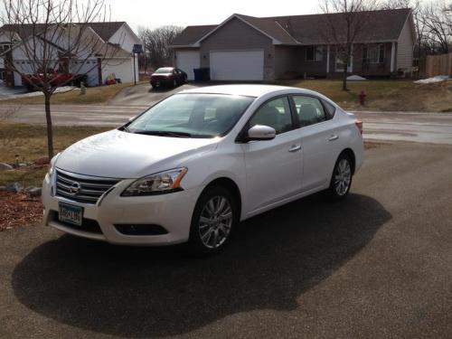 Photo of a 2013-2019 Nissan Sentra in Aspen White Tricoat (paint color code QAC)