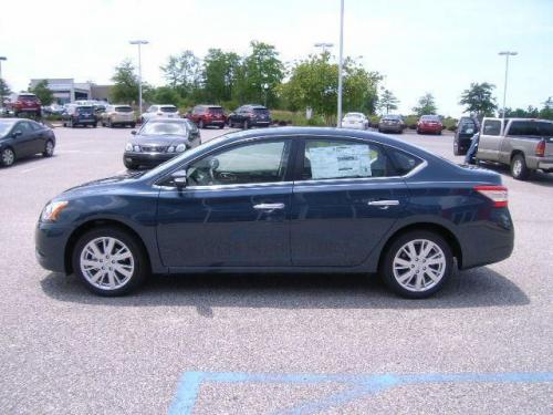 Photo of a 2013-2017 Nissan Sentra in Graphite Blue (paint color code RAQ)