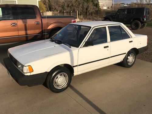 Photo of a 1987-1990 Nissan Sentra in Vail White (paint color code 531)