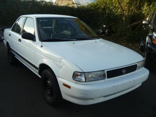 Photo of a 1991-1994 Nissan Sentra in Vail White (paint color code 531)