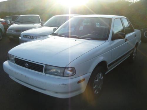 Photo of a 1991-1994 Nissan Sentra in Vail White (paint color code 531)