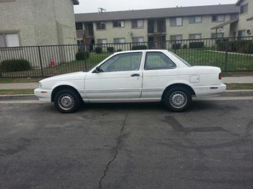 Photo of a 1991-1994 Nissan Sentra in Vail White (paint color code 531)