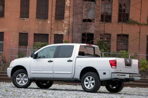 Photo of a 2012-2015 Nissan Titan in Brilliant Silver (paint color code K23)