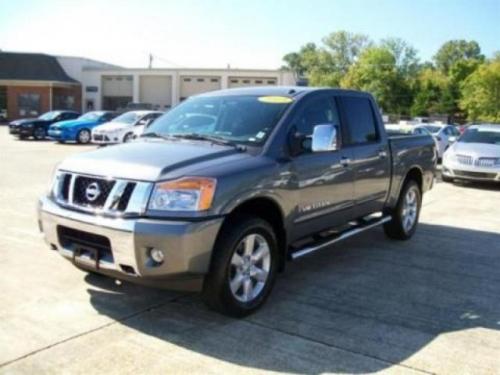 Photo of a 2013-2015 Nissan Titan in Gun Metallic (paint color code KAD)