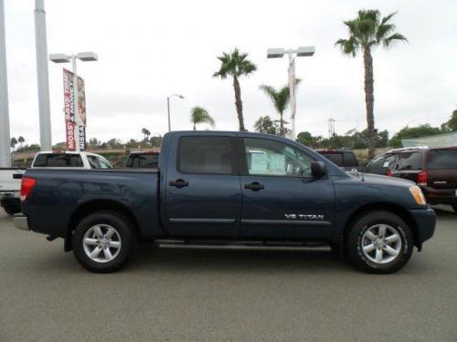 Photo of a 2013-2014 Nissan Titan in Graphite Blue (paint color code RAQ)